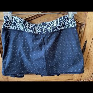 Lululemon skort, size 6, barely worn.